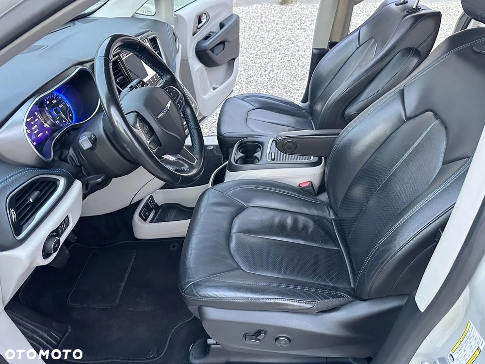 Chrysler Pacifica - 7