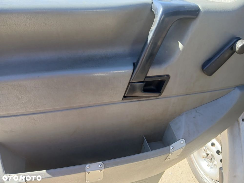volkswagen transporter T4 fotel fotele kanapa deska kokpit podsufitka boczek boczki klamka - 3