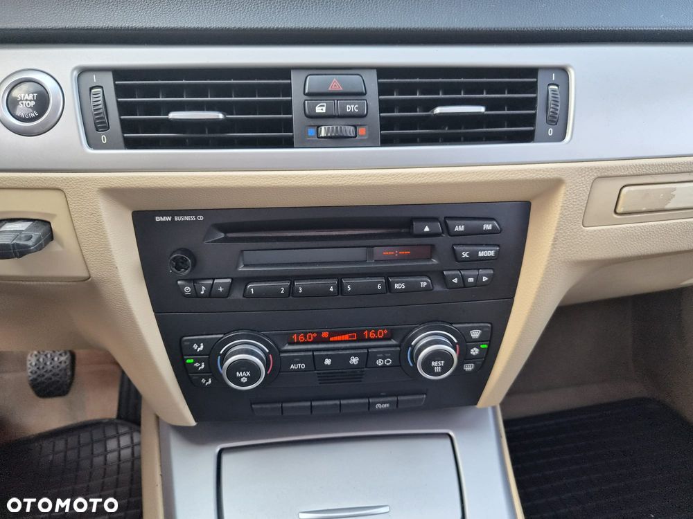 BMW Seria 3 320i - 11