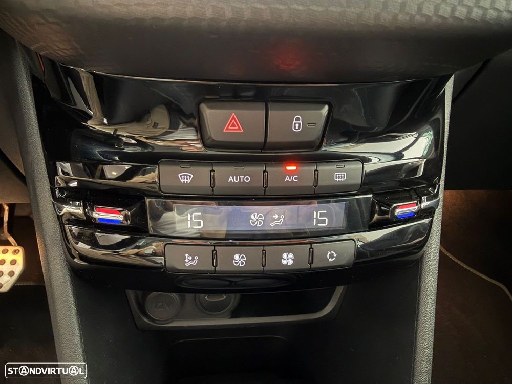 Peugeot 2008 1.2 PureTech Allure Pack EAT8 - 17