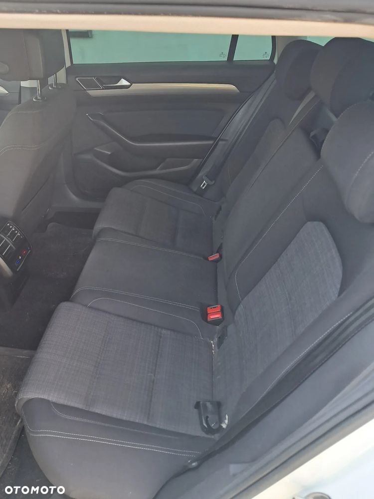 Volkswagen Passat - 10
