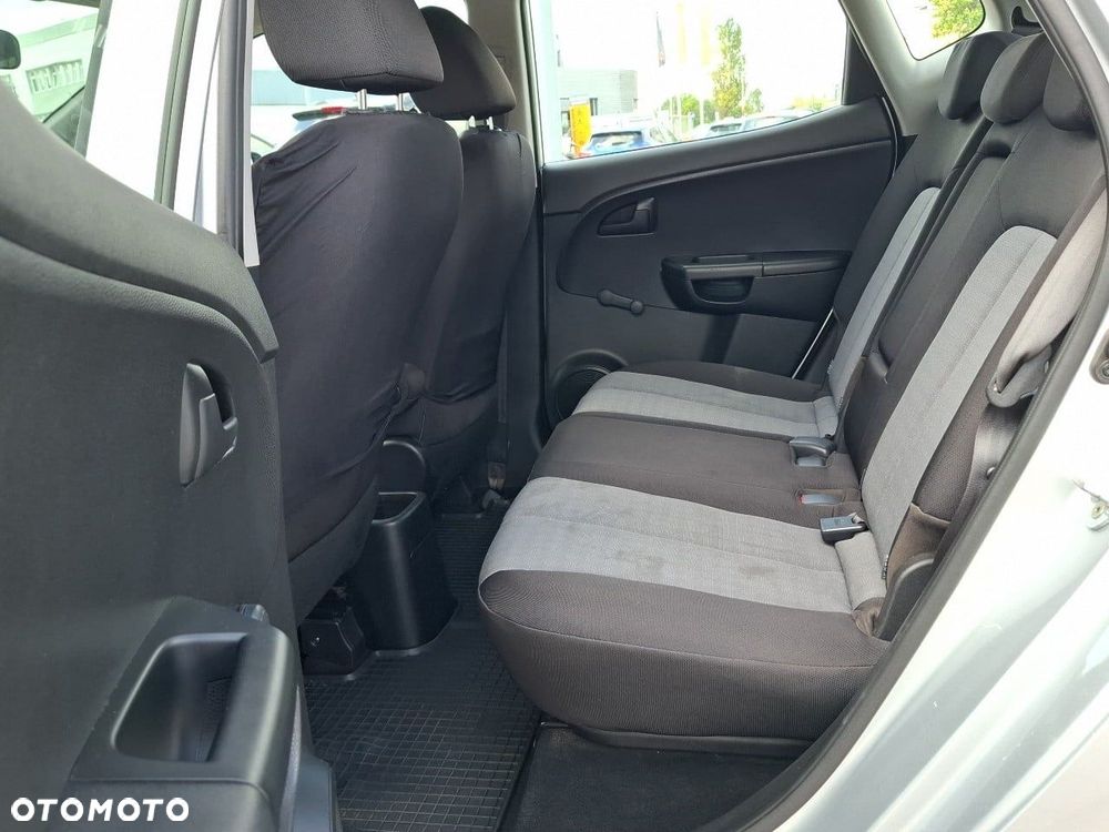 Kia Venga - 12