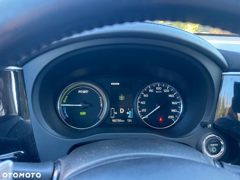 Mitsubishi Outlander 2.0 4WD Top - 11