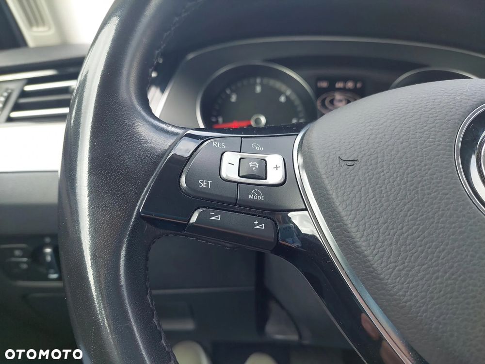 Volkswagen Passat - 23