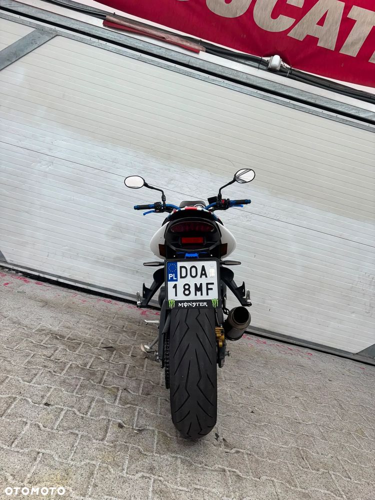 Triumph Street Triple - 34
