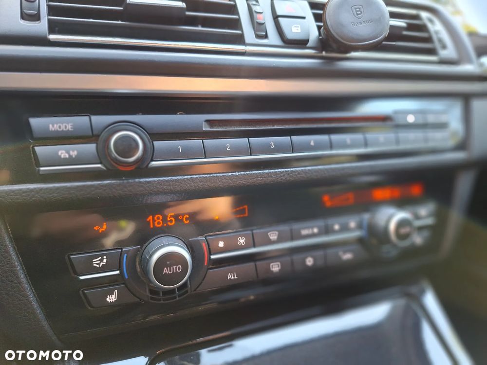 BMW Seria 5 520d Touring - 13