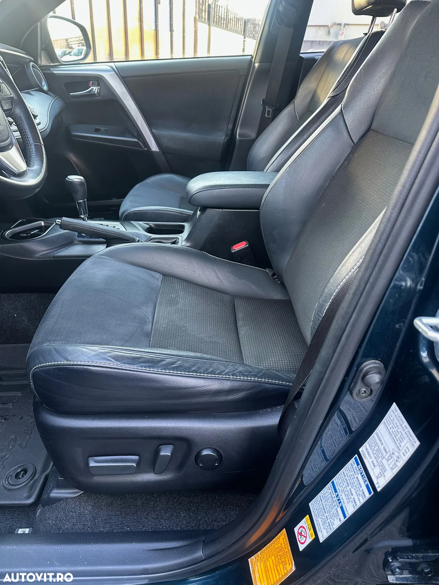 Toyota RAV4 2.5 4x4 Hybrid Style Selection - 14
