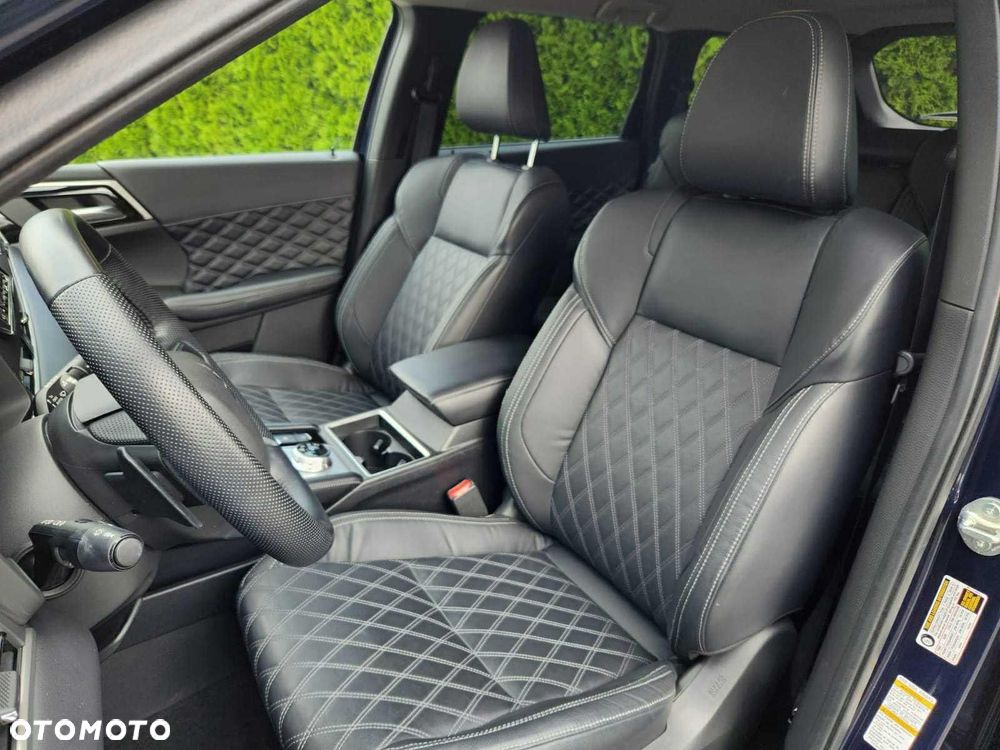 Mitsubishi Outlander - 10