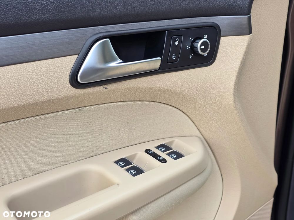 Volkswagen Touran 1.6 TDI DPF Highline DSG - 28