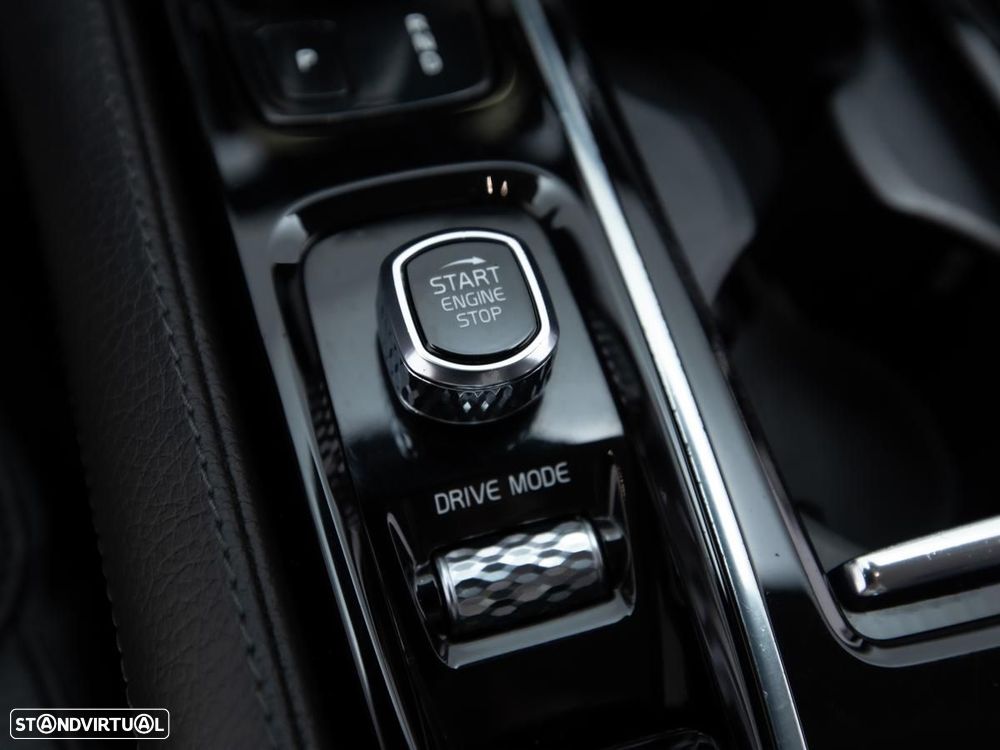 Volvo V90 2.0 T8 Momentum AWD Geartronic - 20