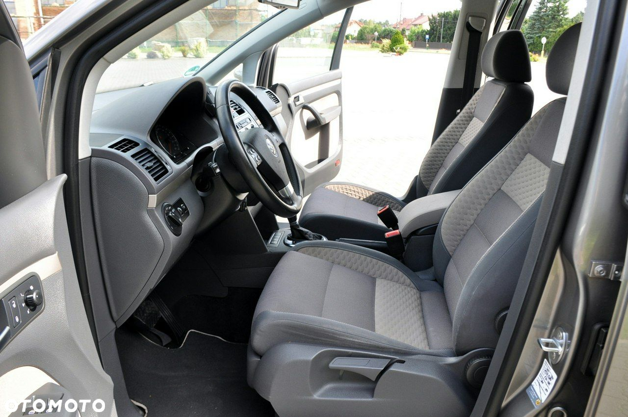 Volkswagen Touran - 23