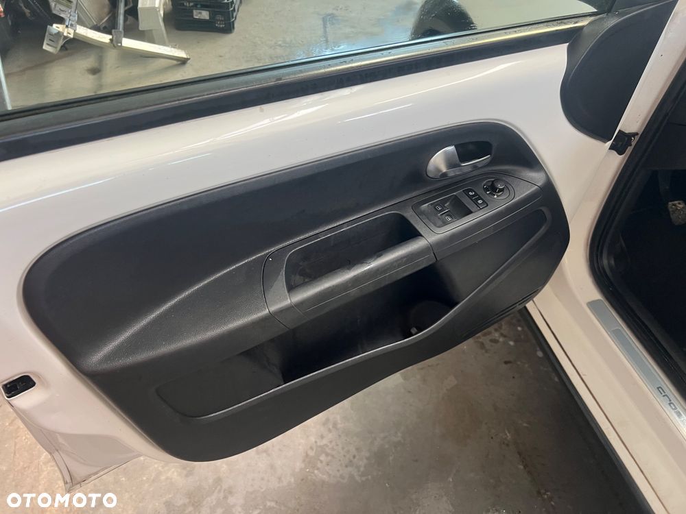 Volkswagen up! 1.0 cross Perfectline - 16