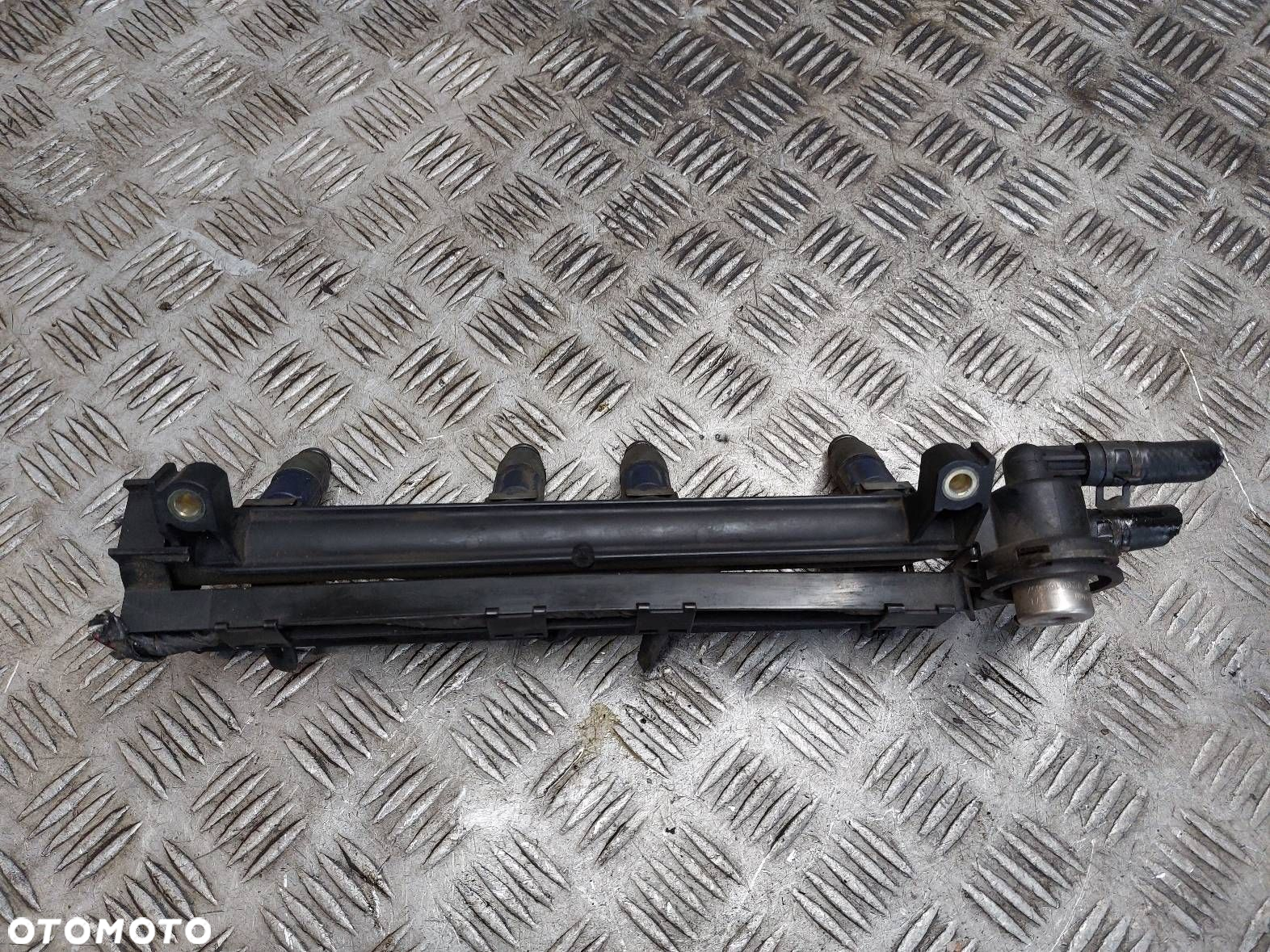 LISTWA WTRYSKOWA NEW BEETLE I 2.0 8V AQY 037133317N 06A906031C - 2