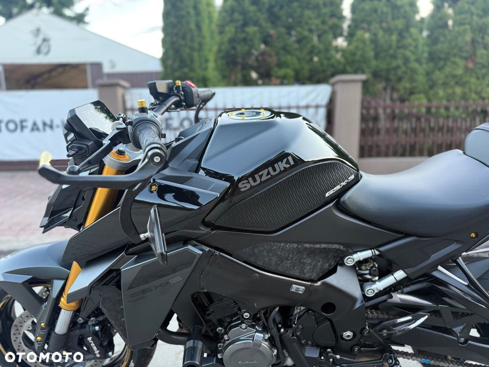 Suzuki GSX - 22