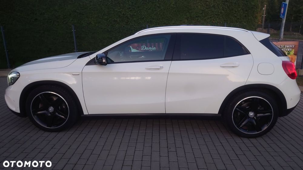 Mercedes-Benz GLA - 9