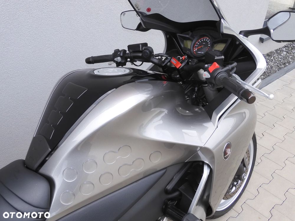 Honda VFR - 21