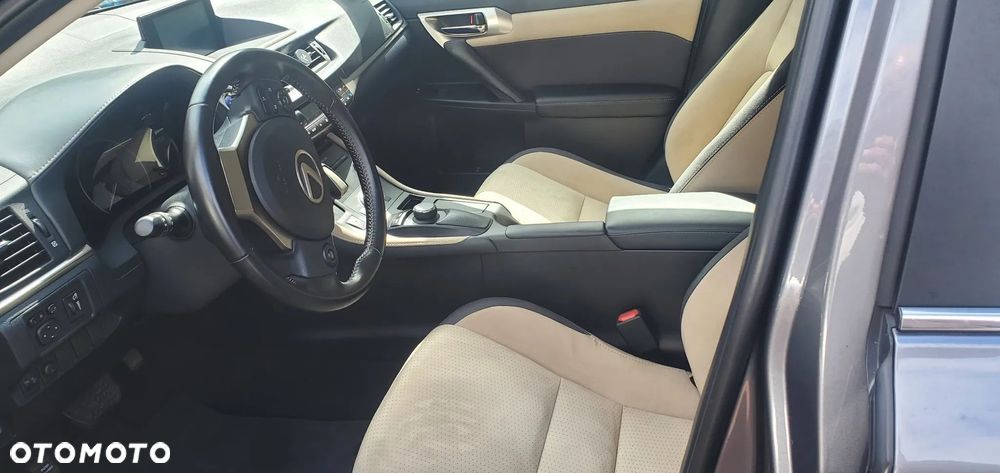 Lexus CT - 4