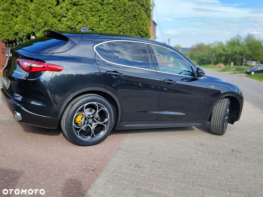 Alfa Romeo Stelvio 2.0 Turbo 16V AT8-Q4 Lusso Ti - 18