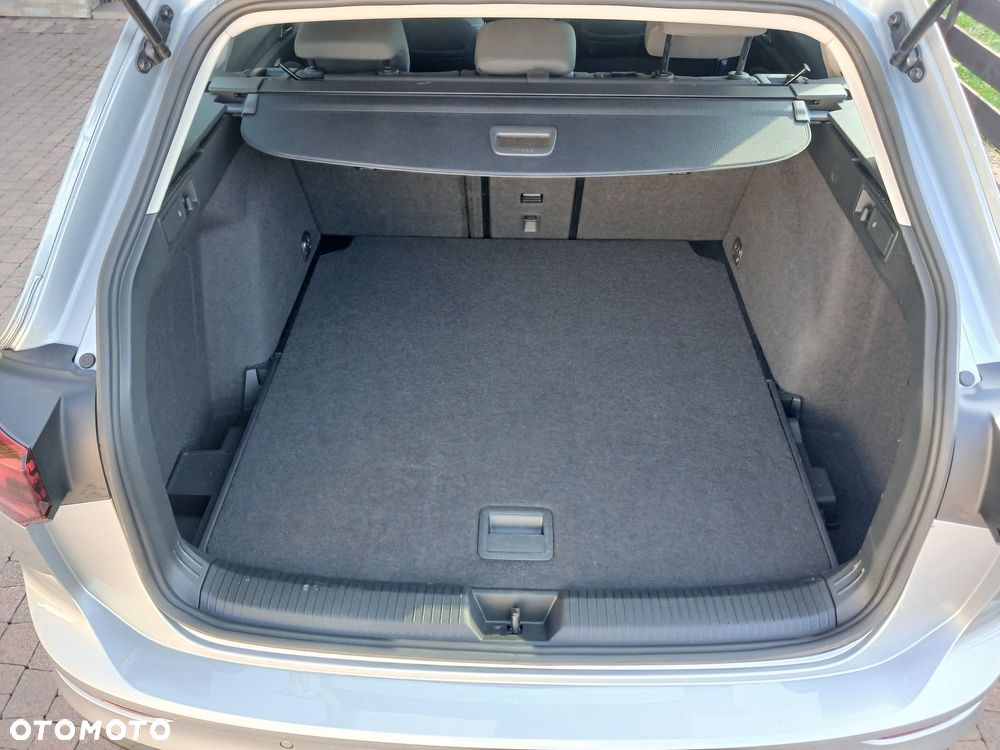 Volkswagen Golf - 8