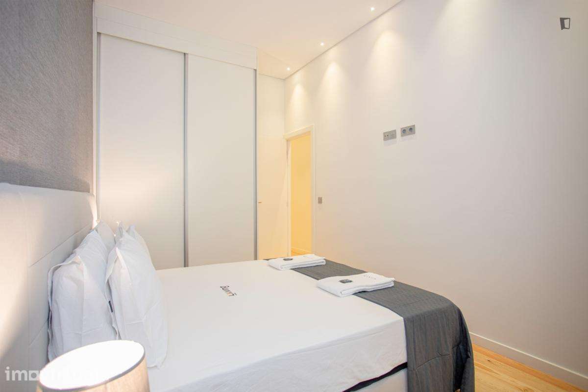 Apartamento com 1 quartos - localizado em Sé Porto - Grande imagem: 2/22