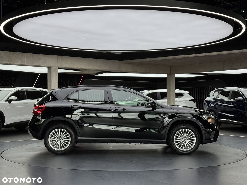 Mercedes-Benz GLA 180 7G-DCT - 7