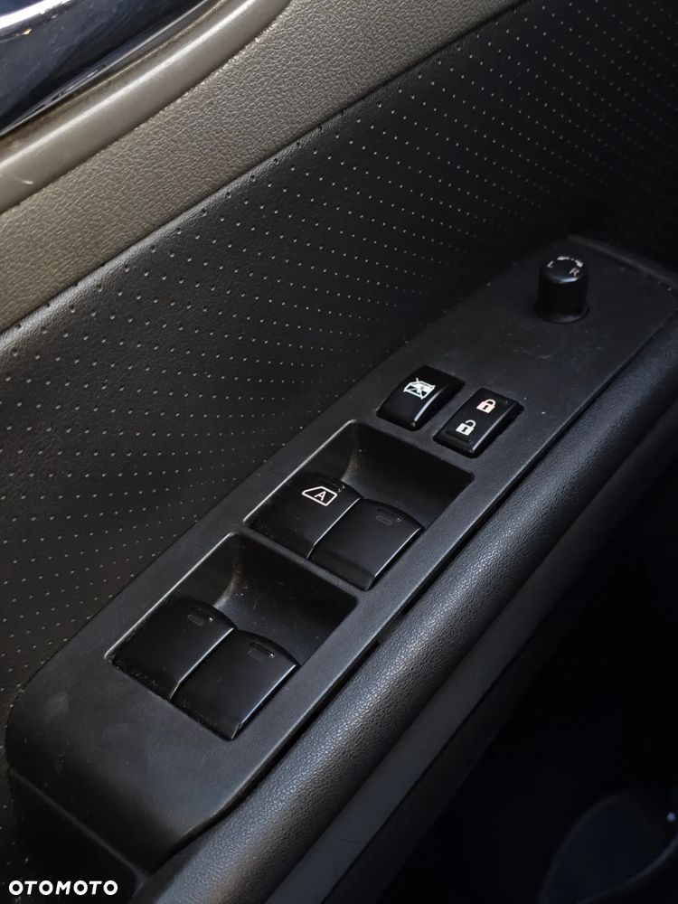 Nissan X-Trail 2.0 dCi 4x4 DPF Platinum - 31