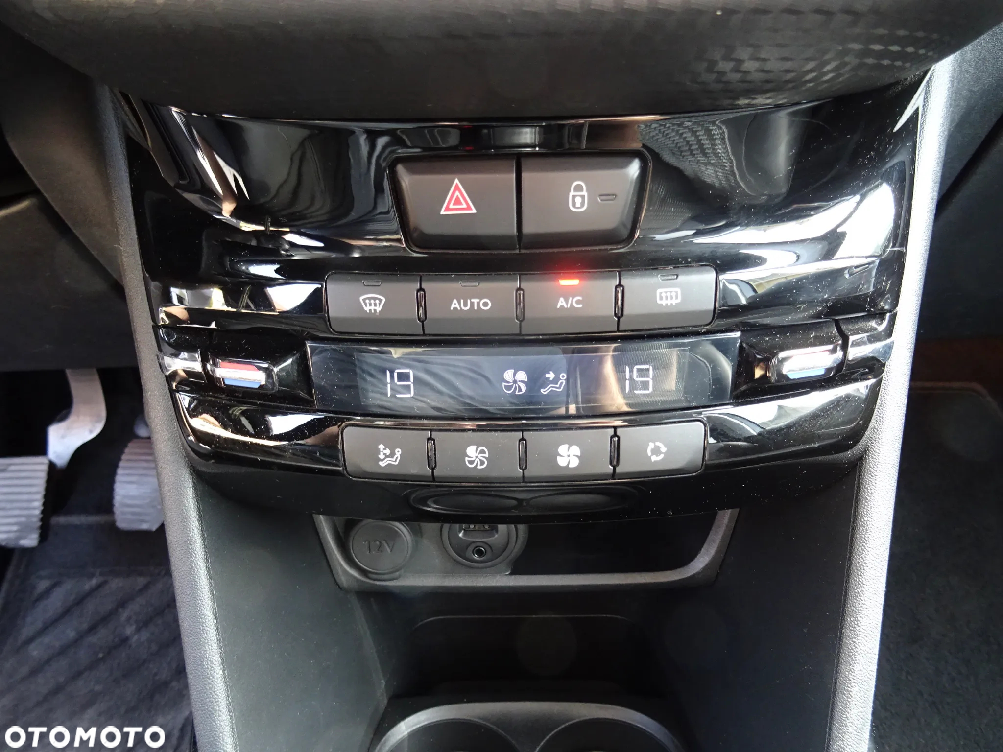 Peugeot 2008 1.2 Pure Tech GPF Allure S&S - 22