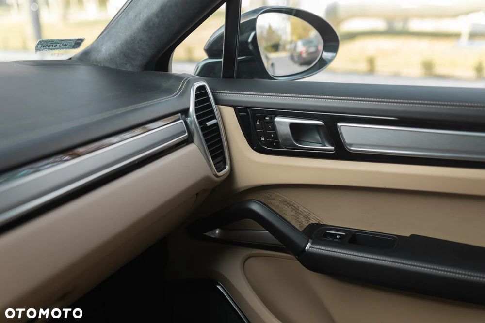 Porsche Cayenne - 23