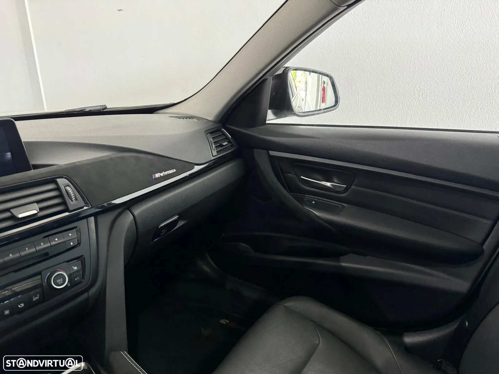 BMW 320 d Touring xDrive Auto - 21