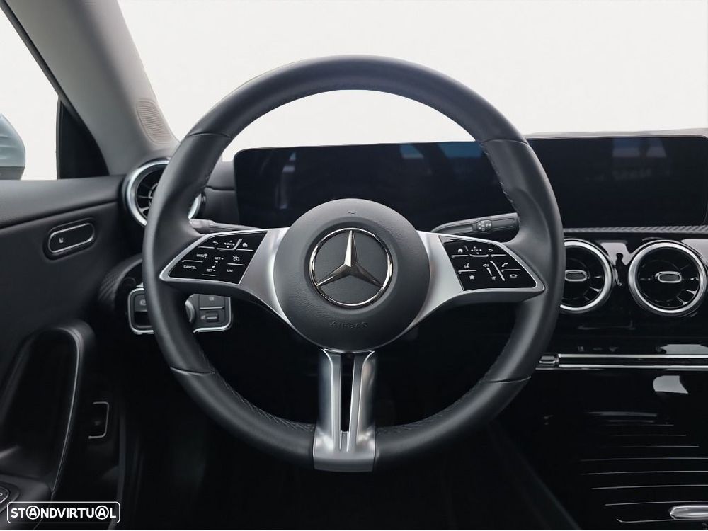 Mercedes-Benz CLA 180 - 11