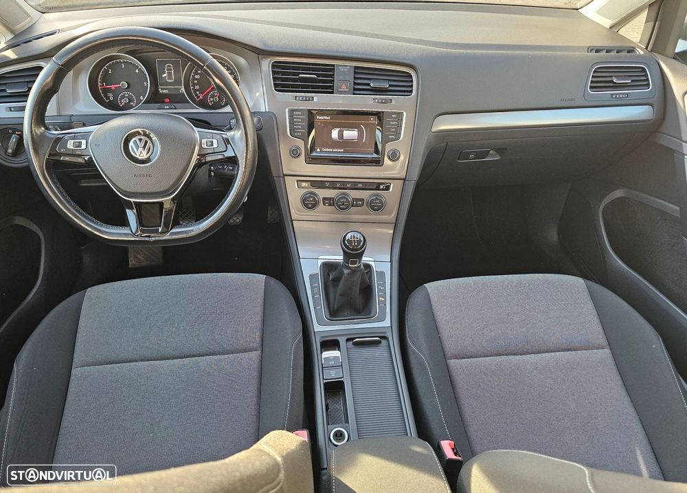 VW Golf 1.6 TDI Confortline - 8
