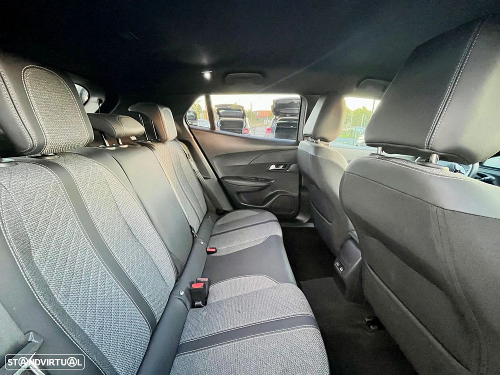 Peugeot 2008 1.2 PureTech Allure - 15