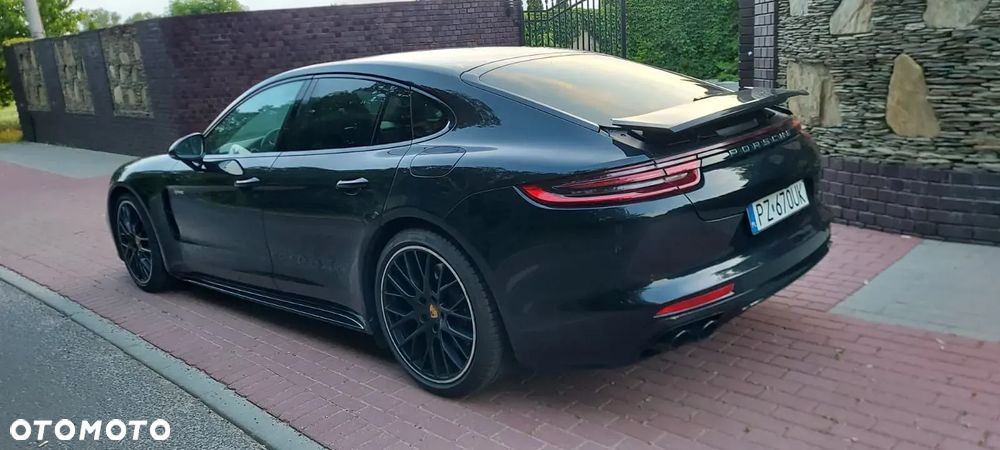 Porsche Panamera 4 E-Hybrid - 4
