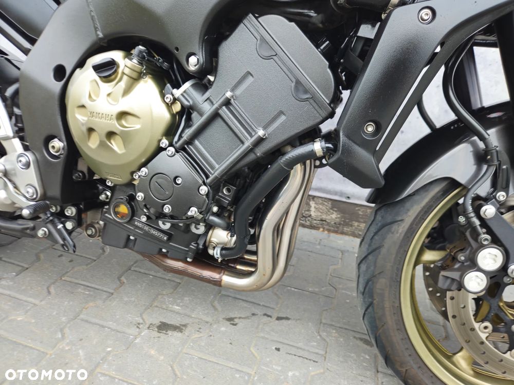 Yamaha FZ - 24