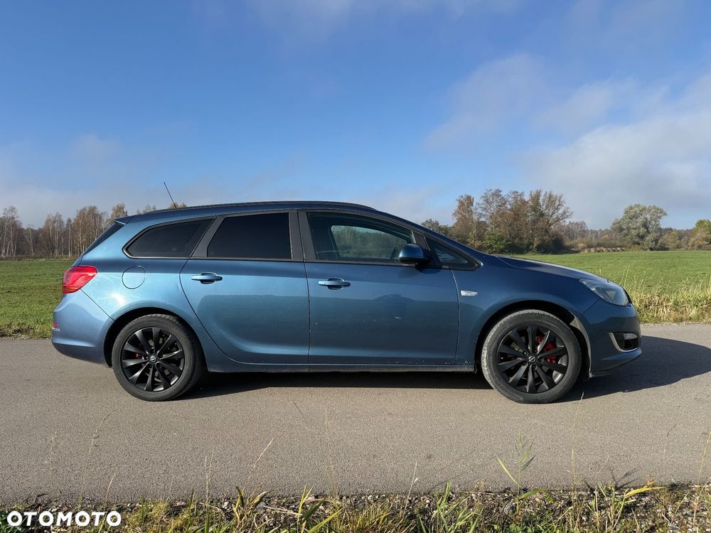 Opel Astra 2013 photo 2
