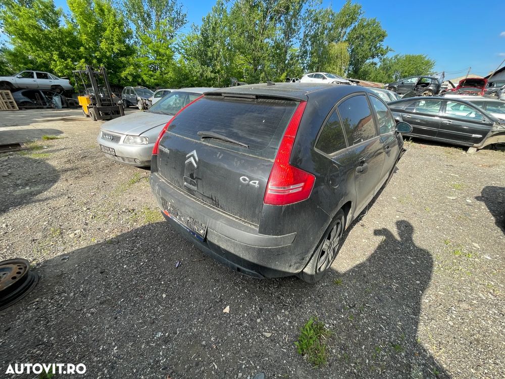 Dezmembrez Citroen C4 I Hatchback 1.4i 16v 65kW 88Cp negru an 2005 - 6