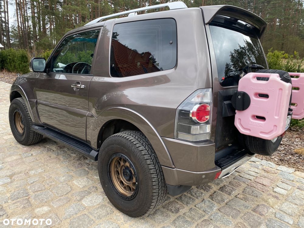 Mitsubishi Pajero - 4