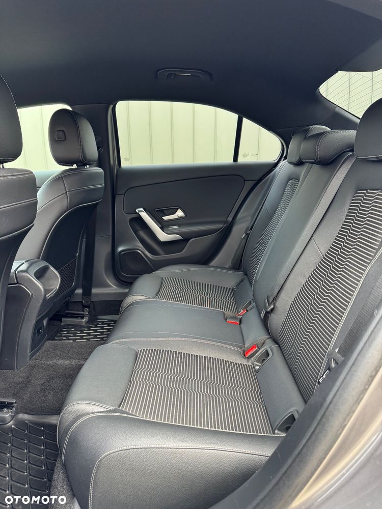 Mercedes-Benz Klasa A 180 Progressive 7G-DCT - 30