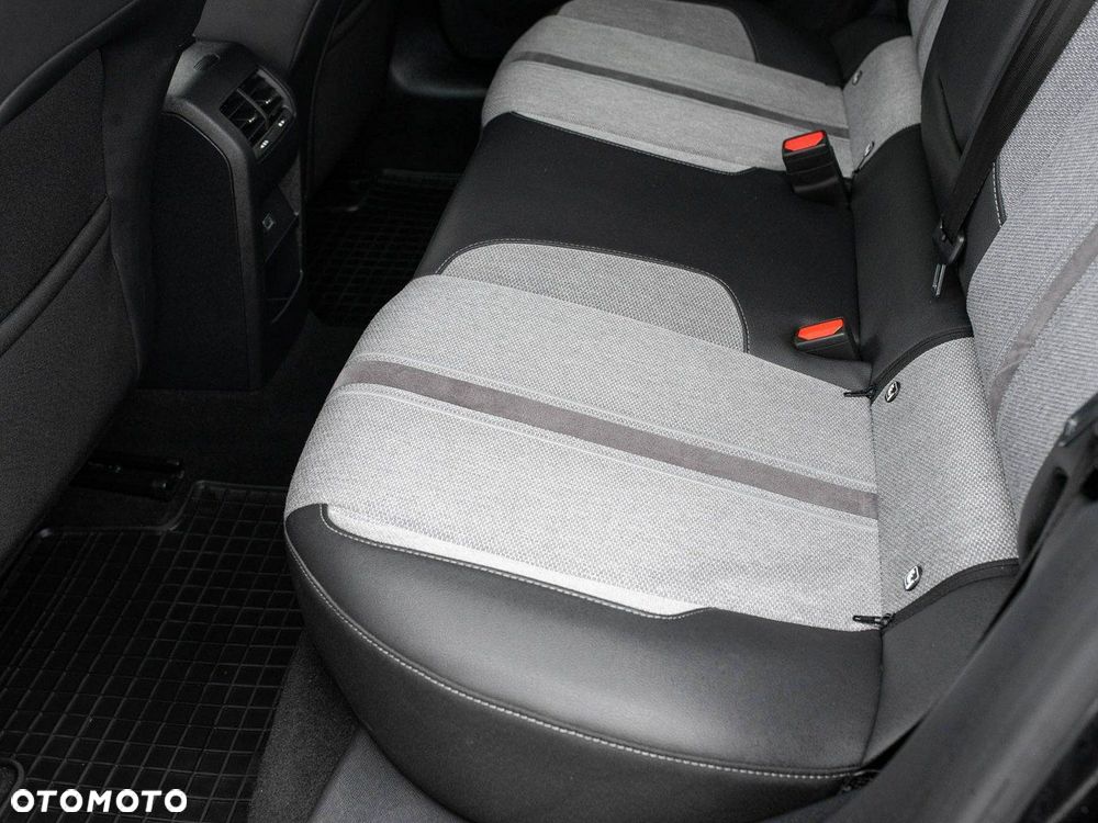 Opel Astra 1.2 T Elegance S&S - 24