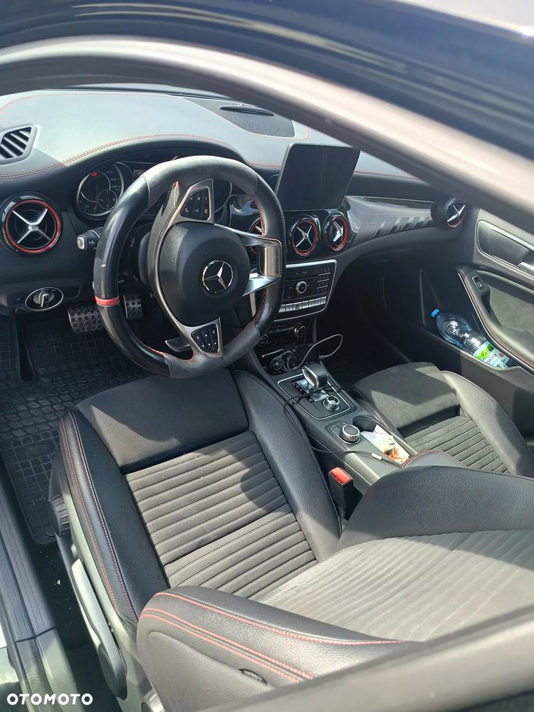 Mercedes-Benz GLA - 21