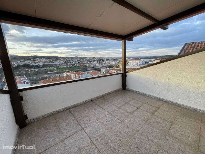 Prédio Multifamiliar em Mirandela | Elevado Potencial de Investimento - Grande imagem: 3/12