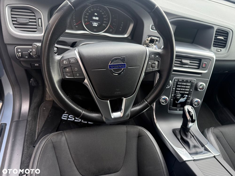 Volvo V60 D4 Drive-E Momentum - 16