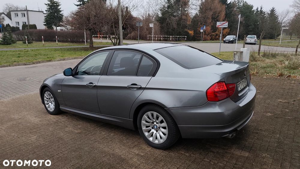 BMW Seria 3 318d DPF Edition Sport - 14