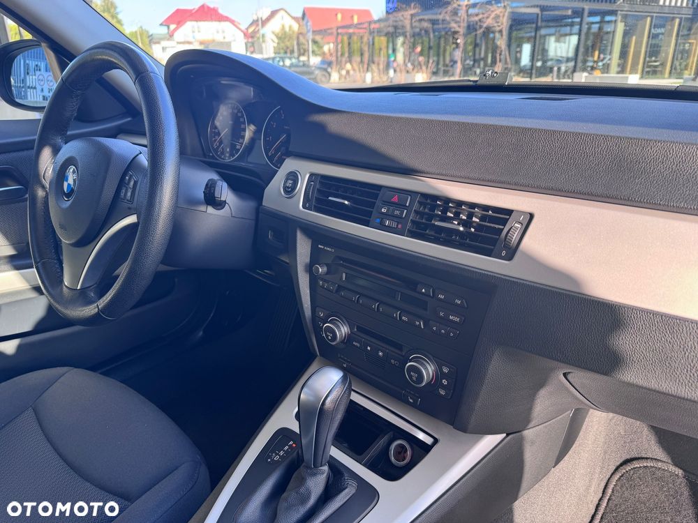 BMW Seria 3 320i Edition Exclusive - 14
