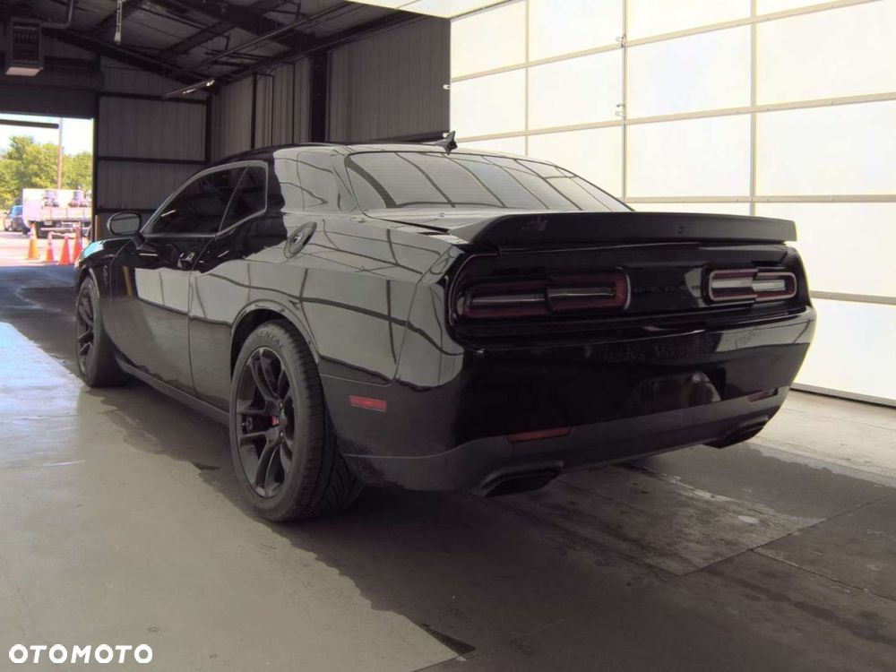 Dodge Challenger - 7