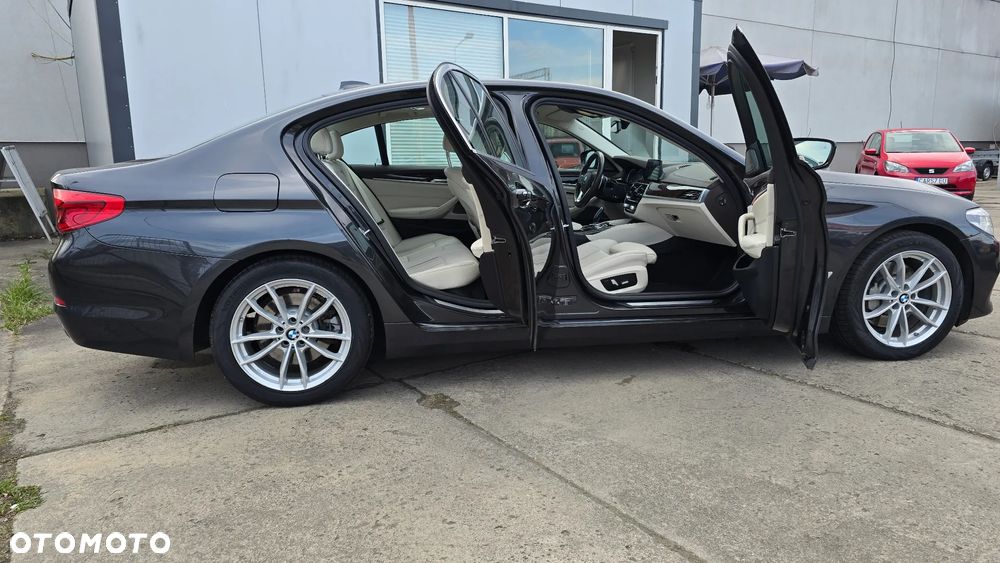 BMW Seria 5 530i Luxury Line - 25