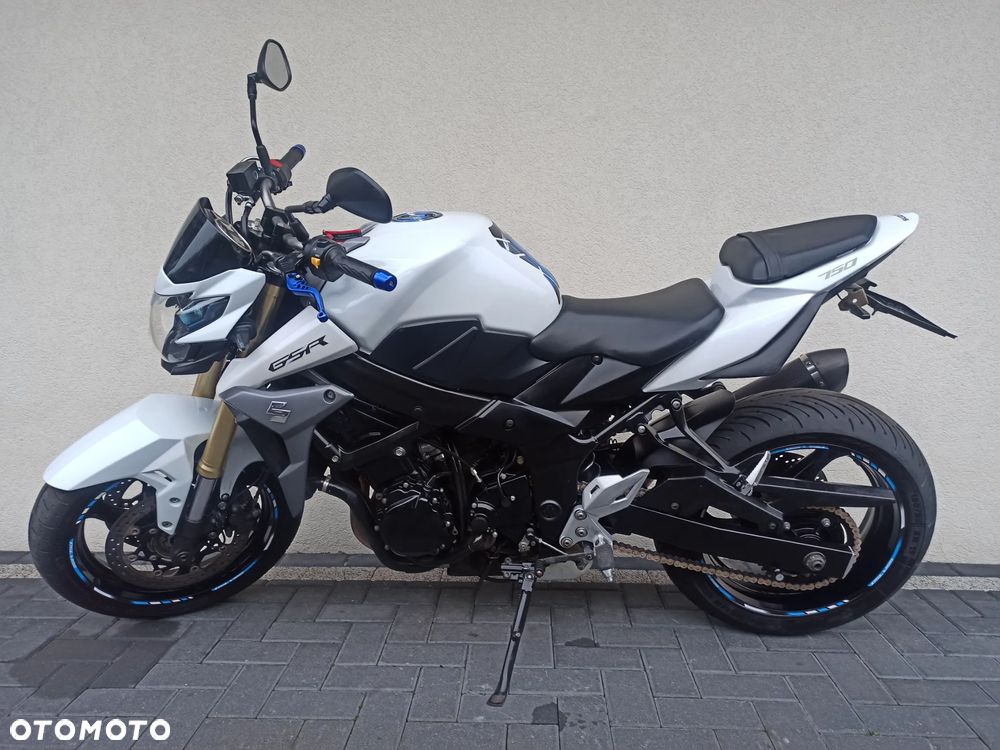 Suzuki GSR - 3