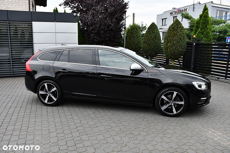 Volvo V60 D4 Geartronic R-Design - 28