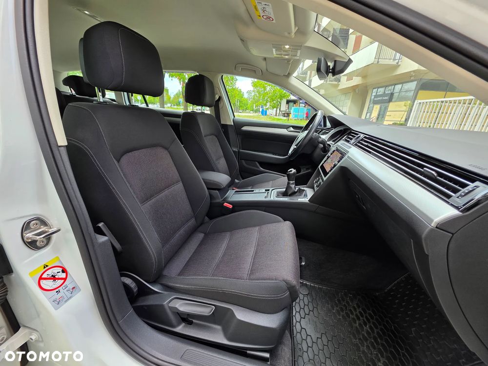 Volkswagen Passat 2.0 TDI SCR Comfortline - 38
