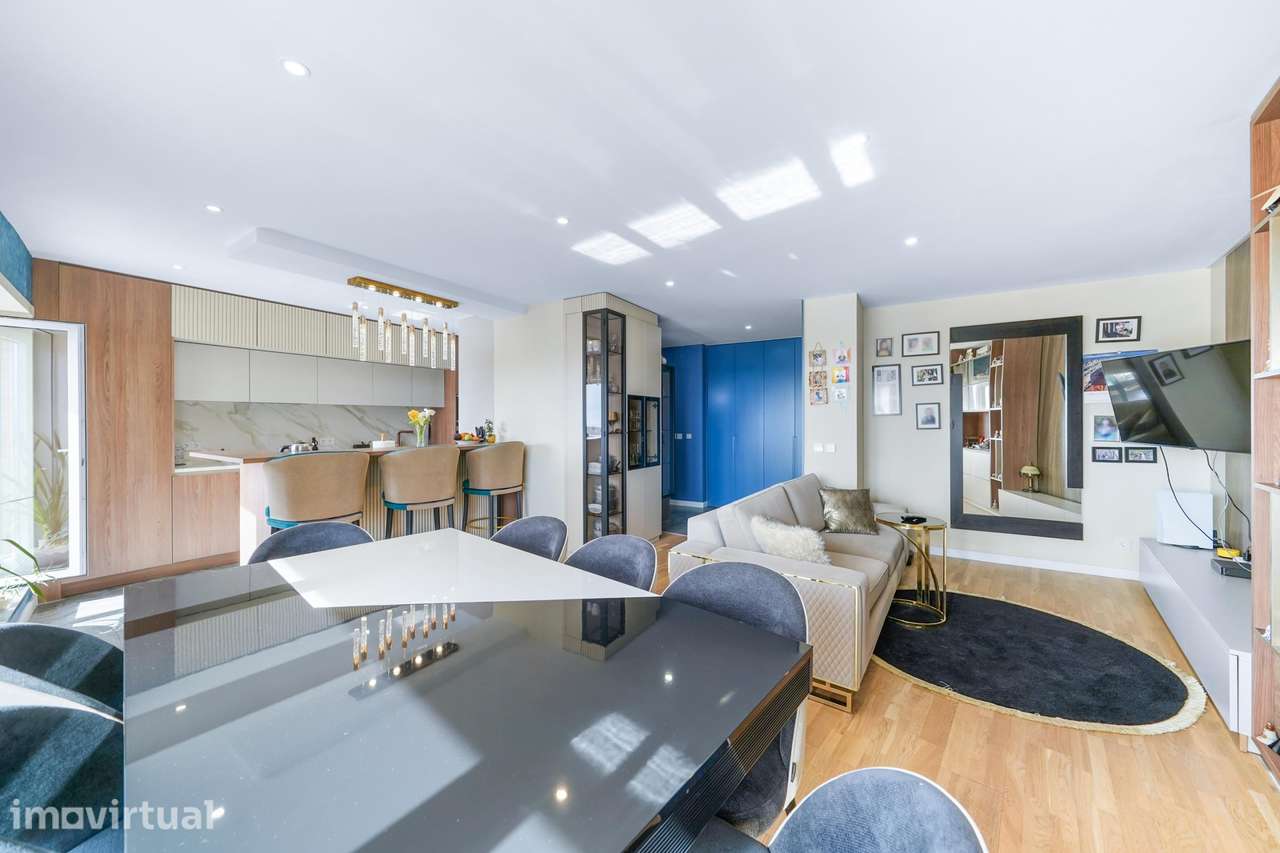 Apartamento T4 com Terraço Generoso, Campo de Ténis e Garagem, a... - Grande imagem: 5/47